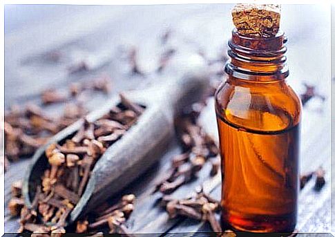 Essential cloves oil to get rid of warts