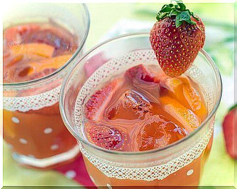 Juice with strawberries, guava and orange 