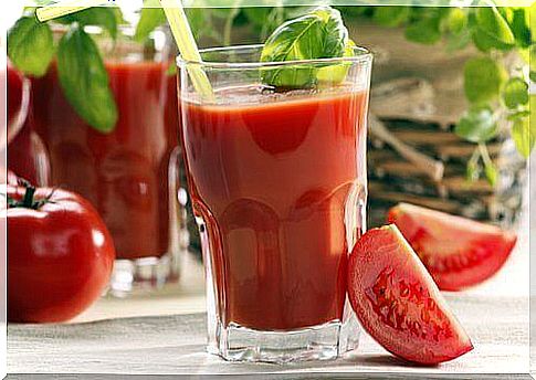 Juice with cantaloupe, strawberry and tomato