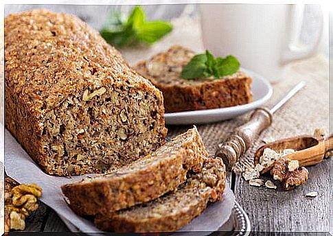 Delicious lactose- and gluten-free bread made from oats, walnuts and bananas