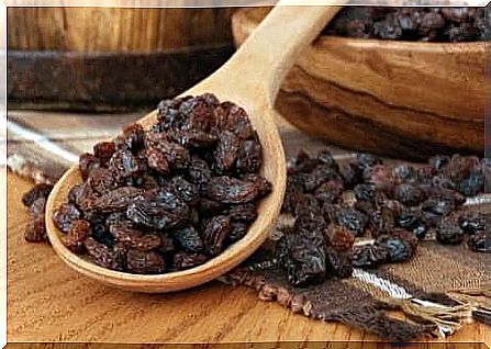 Raisins are rich in fiber.