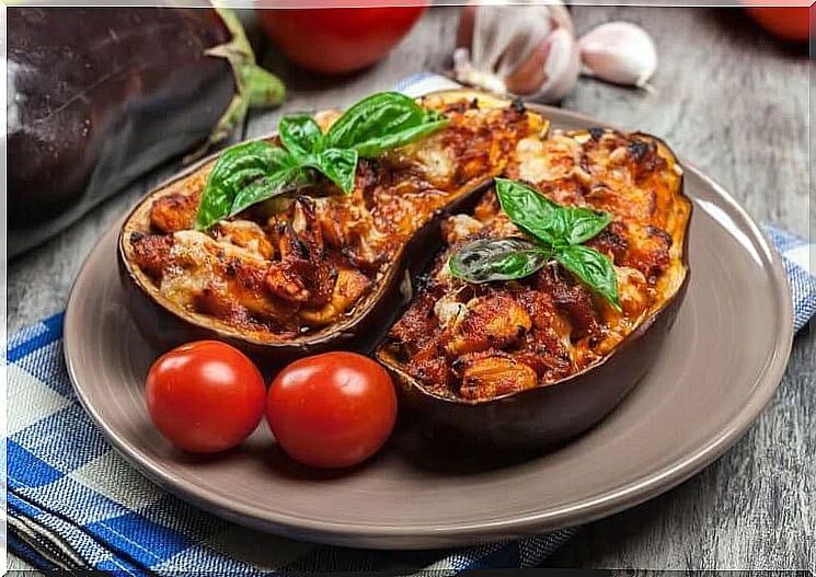 Exquisite recipe for meat-filled eggplant