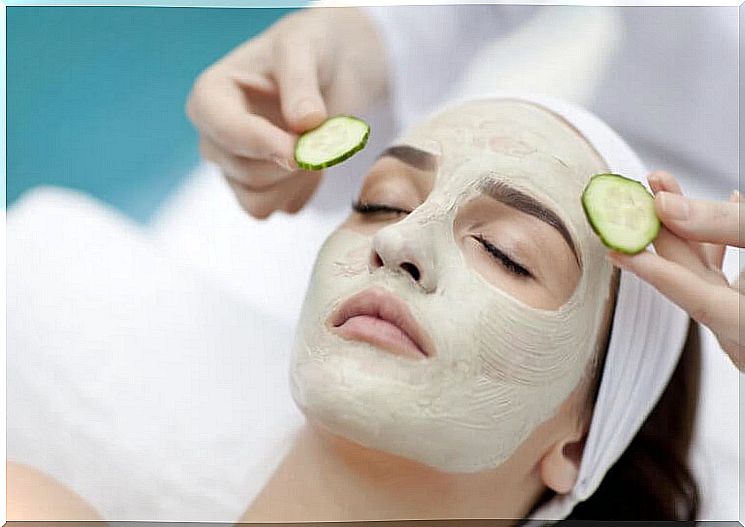 Face mask with cucumber