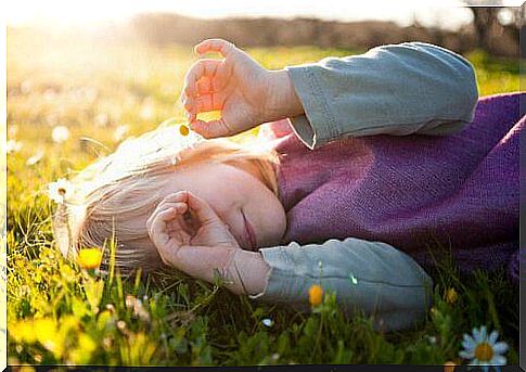 2-girl-in-the-sun