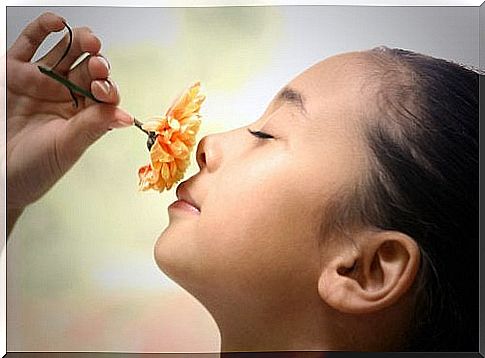 3-girl-with-flower