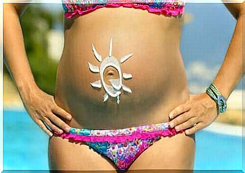 Is it risky to sunbathe during pregnancy?