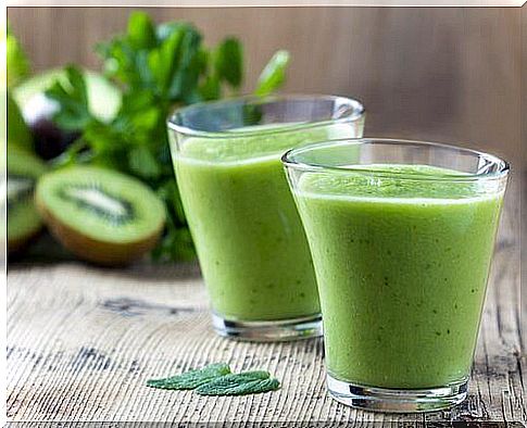 Smoothie with spinach for weight loss