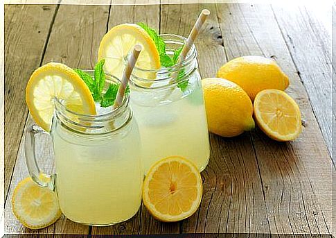 Lemon and flaxseed water: Does it help you lose weight?