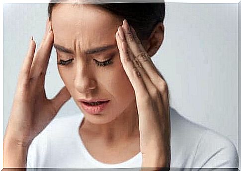 Woman suffers from migraines