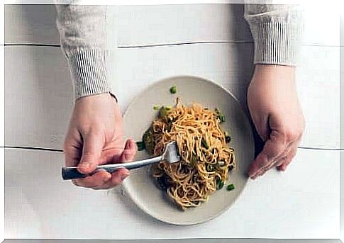 Person eats pasta