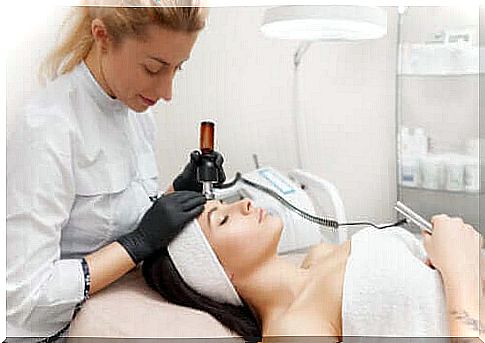 What are the benefits of skin tightening with radiofrequency technology?