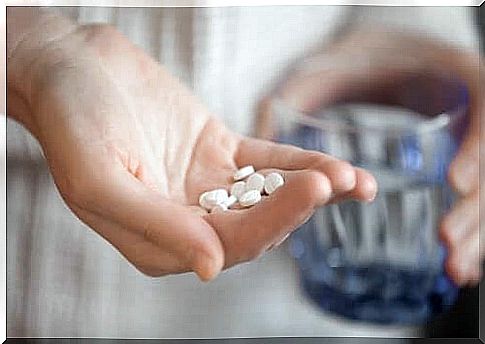 Hand with pills.